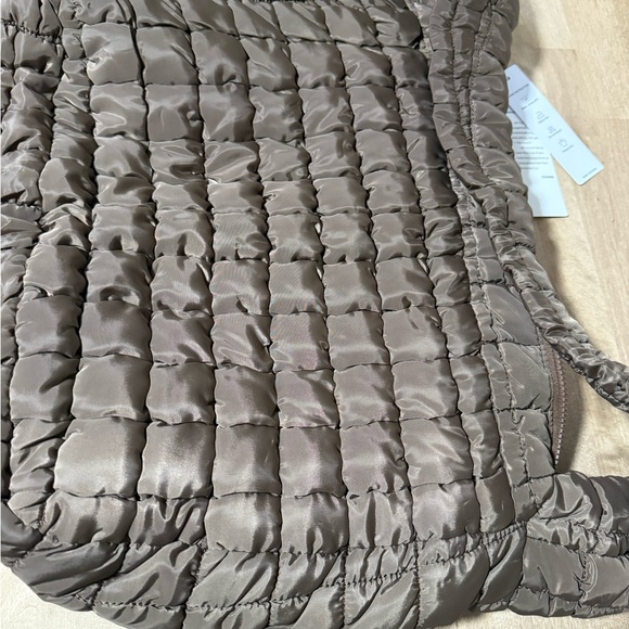 HUGOOME Large Chocolate Brown Quilted Puffer Tote with Mini Pouch NWT - Picture 9 of 11